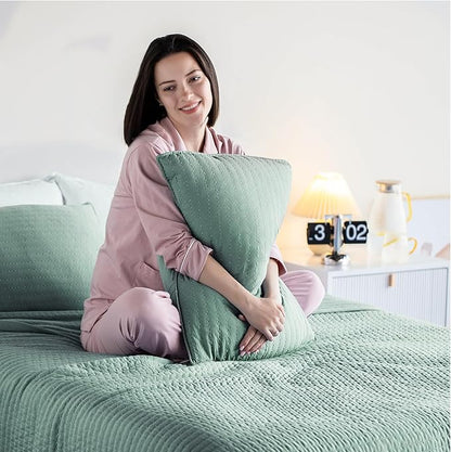 Oversized King Quilt Set 112"x106" – Soft Washed 3-Layer Lightweight California King Bedspread, Minimalist Nordic Design, All-Season Spring & Summer Quilt Set (1 Quilt + 2 Pillow Shams), Green