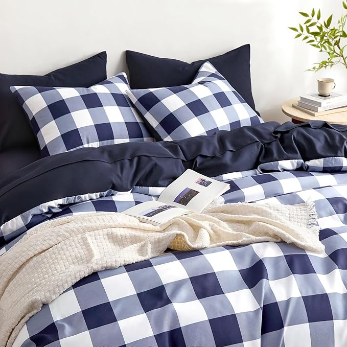 Wake In Cloud - Gingham Comforter Set, Plaid Buffalo Check Checkered Cottagecore Cute Geometric, Soft Lightweight Bedding, 3 Pieces, Navy Blue White, Full Size