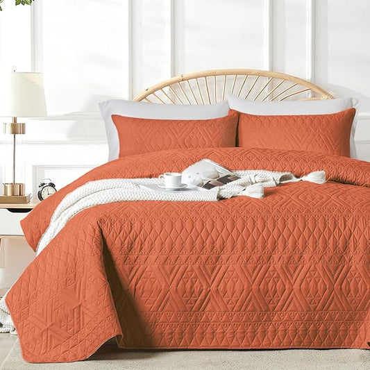 akkialla King/Cal King Size Quilt Bedding Set,Burnt Orange Lightweight Microfiber Soft Bedspread,Modern Style Geometric Pattern Coverlet Set for All Seasons,3 Piece(1 Quilt,2 Pillow Shams)