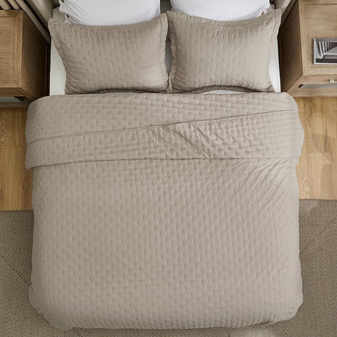 Bedsure King Quilt - Taupe Bedspread King Size & Lightweight Comforter, Modern Farmhouse Coverlet with Clover Pattern, Ultra Soft All-Season Bedding, 106 x 96 Inches | Stitch-Free Quilting, Ultra Soft, Lightweight, Machine Washable, Pet-Friendly