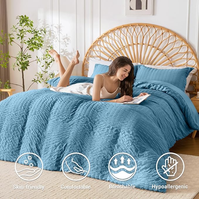 HYMOKEGE Mineral Blue Duvet Cover King Size, Ultra Soft 3-Piece Seersucker Duvet Cover Set with Zipper Closure, Soft Brushed Microfiber Bedding Set with 8 Corner Ties (104"x90", 2 Pillowshams)