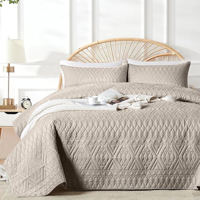 akkialla Twin Quilt Set, Taupe Lightweight Microfiber Bedspread Coverlet, Boho Geometric Pattern, Soft All-Season Bedding, 2-Piece (1 Quilt, 1 Pillow Sham) | Breathable fabric, Modern style