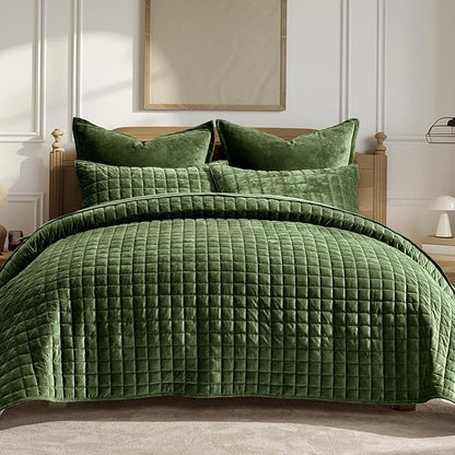 RECYCO Luxury Velvet Quilt Set King Size Bedding Sets, Ultra Soft Velvet Comforter Set, Lightweight Channel Box Stitch Oversized Bedspread Coverlet for All Season, with 2 Shams, Loden Green