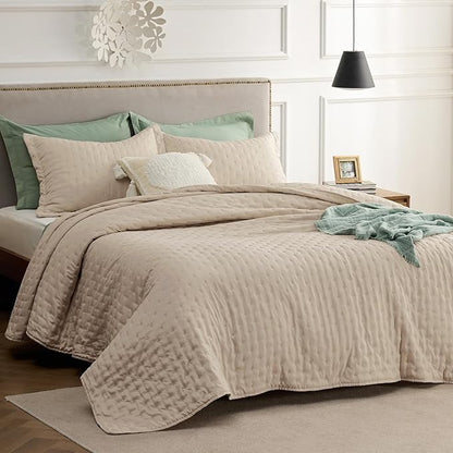 Bedsure Twin Quilt Bedding Set - Soft Ultrasonic Twin XL Bedspread - Light Camel Coverlet Quilted Bedding - Lightweight Comforter Set for All Seasons (Includes 1 Pillow Sham) | Stitch-Free Quilting, Ultra Soft, Lightweight, Machine Washable, Pet-Friendly