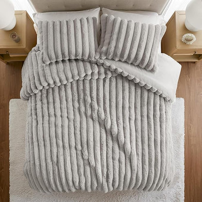 Madison Park Jasmine King Comforter Set, Luxurious Reversible Faux Fur Plush Ribbed Velvet Bedding, Fuzzy Thick Warm Winter Comforter, Super Soft Fluffy 3-Piece Set Light Grey