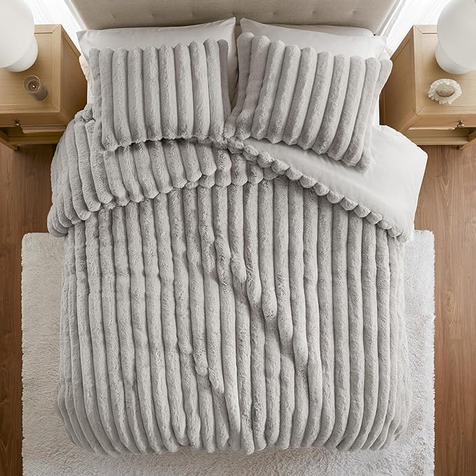 Madison Park Jasmine Queen Comforter Set, Luxurious Reversible Faux Fur Plush Ribbed Velvet Bedding, Fuzzy Thick Warm Winter Comforter, Super Soft Fluffy 3-Piece Set Light Grey