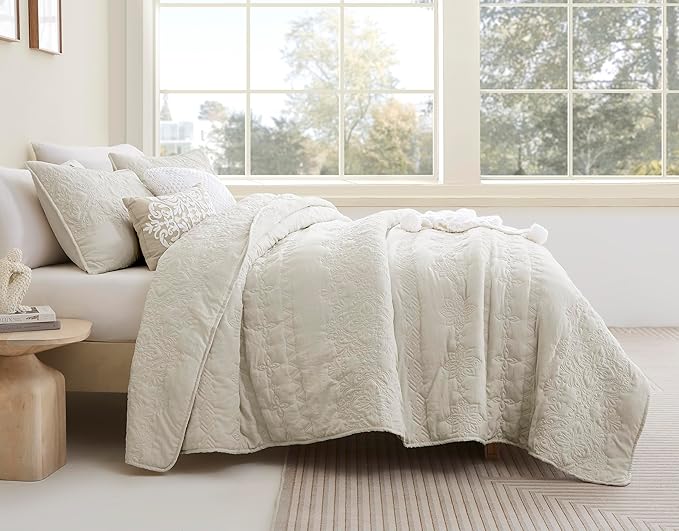 B2EVER Boho Light Beige Quilt California Cal King Size Bedding Set with Pillow Sham, Oversized Lightweight Bedspread Coverlet, Farmhouse Floral Vintage Bed Cover All Season, 3 Pieces, 118x106 inches