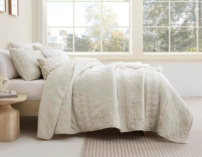 B2EVER Boho Light Beige Quilt California Cal King Size Bedding Set with Pillow Sham, Oversized Lightweight Bedspread Coverlet, Farmhouse Floral Vintage Bed Cover All Season, 3 Pieces, 118x106 inches