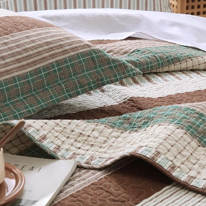 PANGUSHAN 100% Cotton Quilt Set King Size, Patchwork King Quilt Bedding Set Bedspreads, Farmhouse Lightweight Comforter Reversible Quilt, Green/Brown/Beige Bed Spread for All Season, 3 Pieces