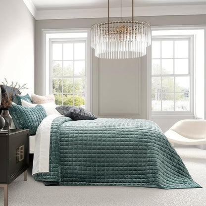RECYCO Luxury Velvet Quilt Set King Size, Lightweight Velvet Comforter Set, Oversized Bedspread Coverlet Quilted Bedding Set, with 2 Matching Pillow Shams, for All Season, Aqua Green