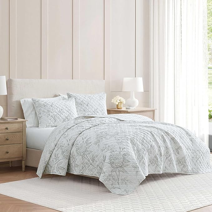 Martha Stewart - Twin Quilt Set, 100% Cotton Reversible Bedding Set, Incredibly Soft Feel for Year Round Comfort, 2 Piece Bed Set with Matching Pillowcase (Vine Flora Green)