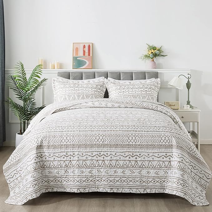 Travan 3-Piece King Quilt Set Striped Pattern Microfiber Soft Lightweight Bedding Set with Shams for All Season, Cream Strips, King Size