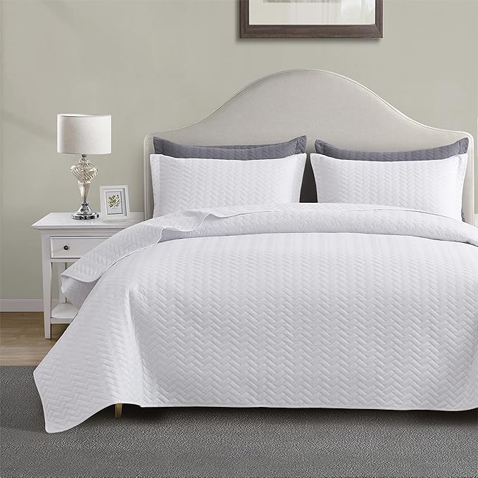 Maple&Stone Quilt Set Twin/Twin XL, Lightweight White Bedspread Ultrasonic Chevron Pattern Light Coverlet for All Season Comforter Bedding Decor - 2 Piece Twin Extra Long Bed Cover Sets