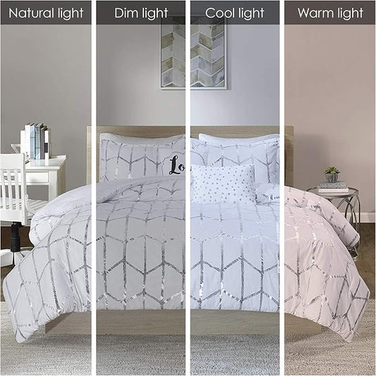 Intelligent Design Raina King/Cal King Comforter Set, Soft Microfiber, Modern Geometric Metallic Bed Set, 5 Pieces College Bedding with 2 Shams, 2 Toss Pillows White/Silver