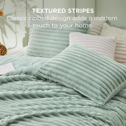 Bedsure King Comforter - GentleSoft™ 3 Pieces Double-Side Fleece Fluffy Sage Green Comforter Set, Cozy Striped Room Decor Aesthetic, Luxury King Size Bedding with 2 Pillowcases, 104x90 Inches