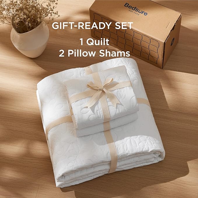 Bedsure Quilt King Size - Ultra Soft Pre-Washed Cloud-Like Bedding, All-Season Lightweight Comforter for Country Bedroom, Leaf Design Coverlet in Pure White, 106 x 96 Inches | Stitch-Free Quilting, Ultra Soft, Lightweight, Machine Washable, Pet-Friendly