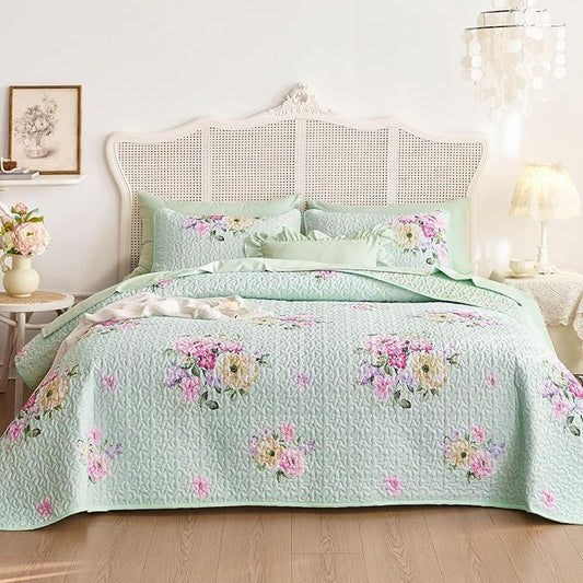 Wake In Cloud - Shabby Chic Quilt Set, Floral Coquette Cottagecore Farmhouse Vintage Flowers, for Women Teen Girls, Reversible Lightweight Bedspread Coverlet, 3 Pieces, Green, Twin/Twin XL Size