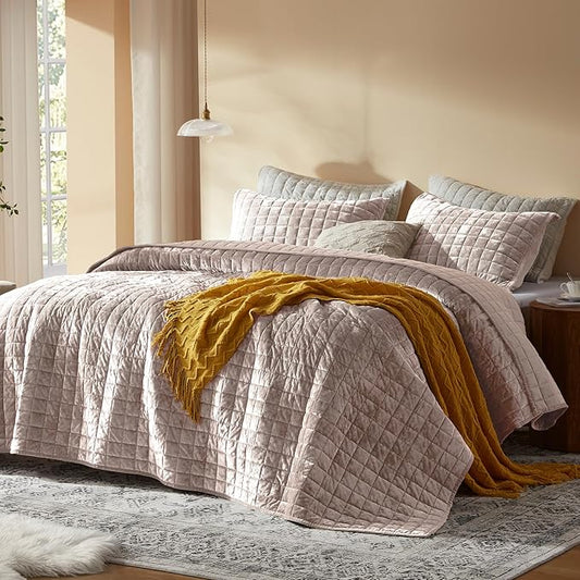 LEAONME Velvet Quilt California King-118''x106'', Lightweight Dusty Pink Comforter Set with 2 Pillow Shams, Soft Oversized Bedspread Coverlet Quilted Bedding Set for All Season