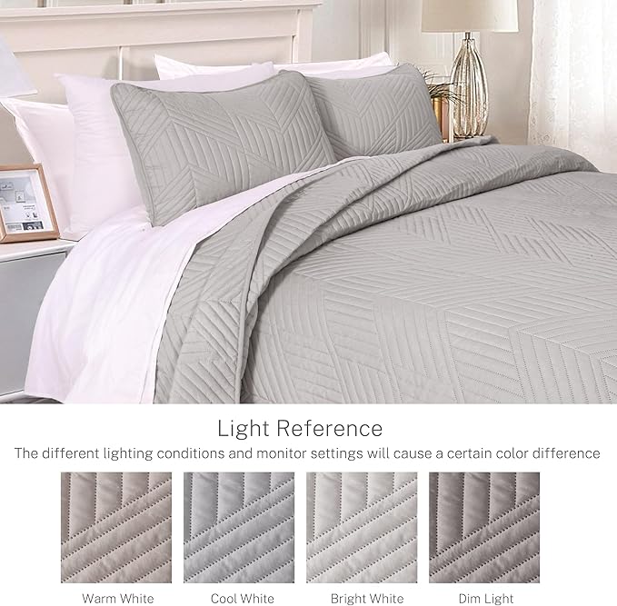 Exclusivo Mezcla California King Quilt Bedding Set, Lightweight Light Grey Oversized King Bedspreads Soft Modern Geometric Coverlet Set for All Seasons (1 Quilt and 2 Pillow Shams)