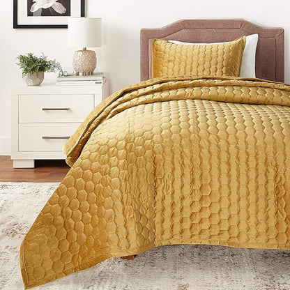 Tribeca Living Lugano Oversized Velvet Quilt Set - All Season, Extra Large, 3 Piece King Size Comforter Set with 2 Pillow Shams in Gold Honeycomb Pattern 260GSM