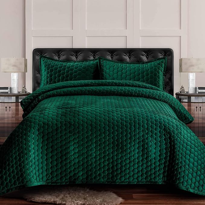Tribeca Living Lugano Oversized Velvet Quilt Set - All Season, Extra Large, 3 Piece Queen Size Comforter Set with 2 Pillow Shams in Emerald Green Honeycomb Pattern 260GSM