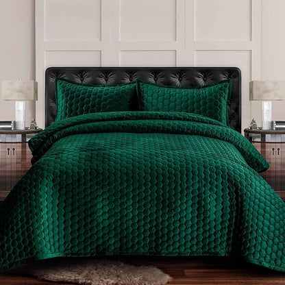 Tribeca Living Lugano Oversized Velvet Quilt Set - All Season, Extra Large, 3 Piece Queen Size Comforter Set with 2 Pillow Shams in Emerald Green Honeycomb Pattern 260GSM