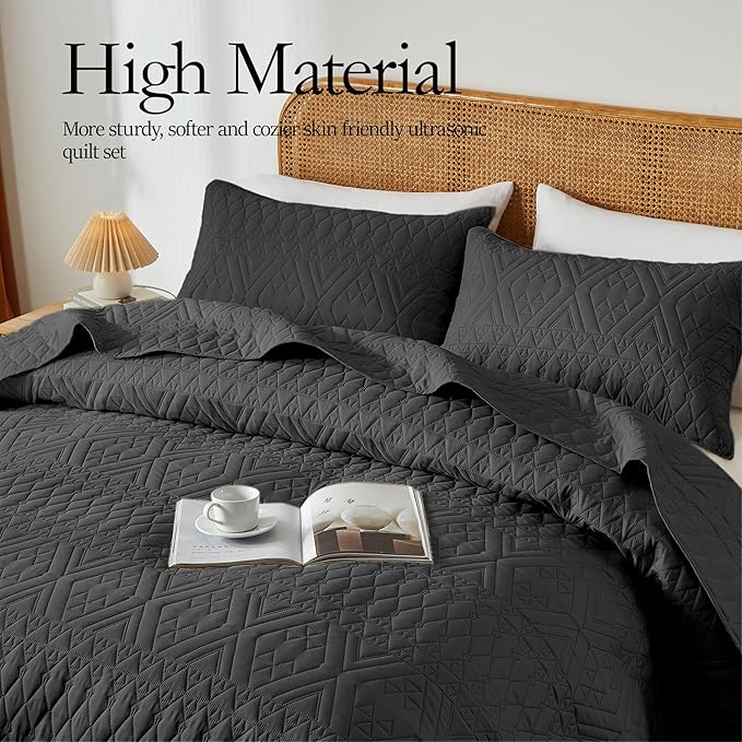 akkialla King/Cal King Size Quilt Bedding Set,Black Lightweight Microfiber Soft Bedspread,Modern Style Geometric Pattern Coverlet Set for All Seasons,3 Piece(1 Quilt,2 Pillow Shams)