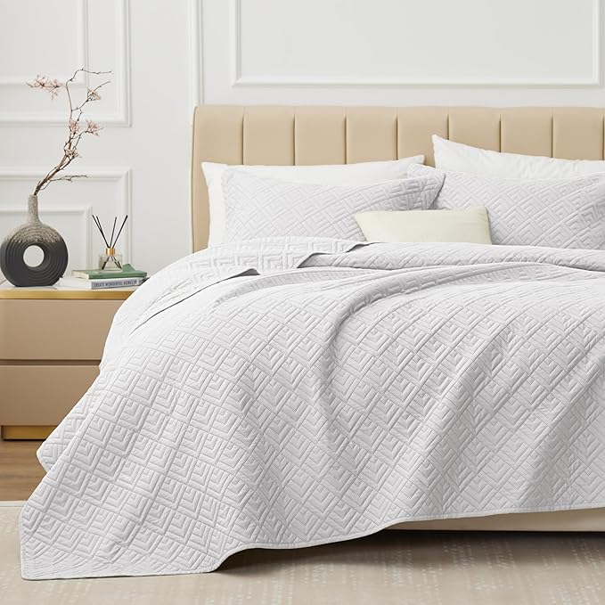 EXQ Home Quilt Set King Size White 3 Piece,Lightweight Soft Coverlet Modern Style Squares Pattern Bedspread Set for All Season(1 Quilt,2 Pillow Shams)