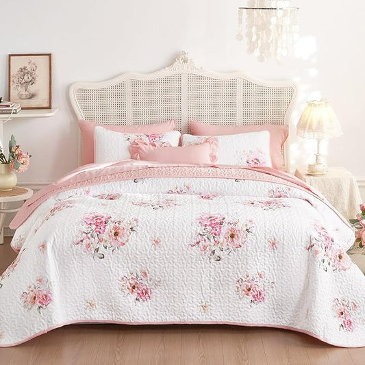 Wake In Cloud - Shabby Chic Quilt Set, Floral Coquette Cottagecore Farmhouse Vintage Flowers, for Women Teen Girls, Reversible Lightweight Bedspread Coverlet, 3 Pieces, White Pink, Twin/Twin XL Size