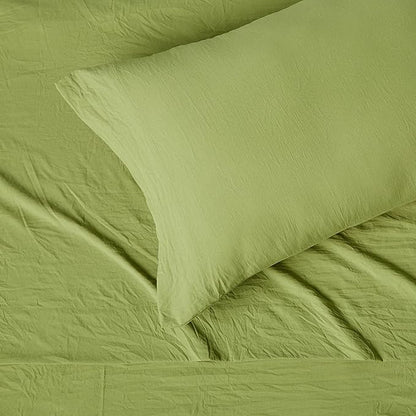 Amazon Basics Twin Bed Sheet, 3-Piece Bedding Set, Double Brushed Microfiber, Ultra Soft, Easy Care, Green