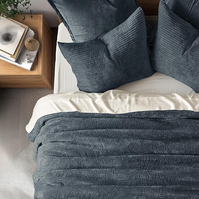 EVERGRACE Velvet Quilt Set Queen Size, Luxurious Soft Quilted Bedding Sets, Lightweight Velvet Comforter for All Season, Striped Channel Bedspread Coverlet with 2 Shams, Midnight Blue