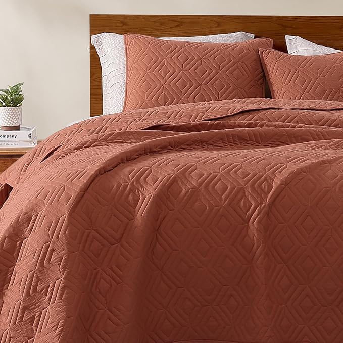WRENSONGE Queen Quilt-3 Pieces Geometric Autumn Leaf Bedspreads Queen Size Quilt Bedding Set for All Seasons, Soft Summer Coverlet with 2 Pillow Shams Suitable for Bed, Couch, Quilted Blanket