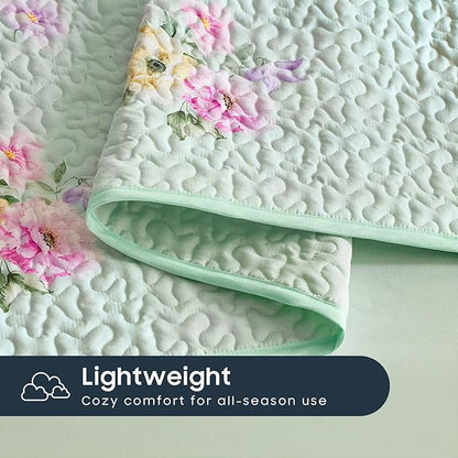 Wake In Cloud - Shabby Chic Quilt Set, Floral Coquette Cottagecore Farmhouse Vintage Flowers, for Women Teen Girls, Reversible Lightweight Bedspread Coverlet, 3 Pieces, Green, Twin/Twin XL Size