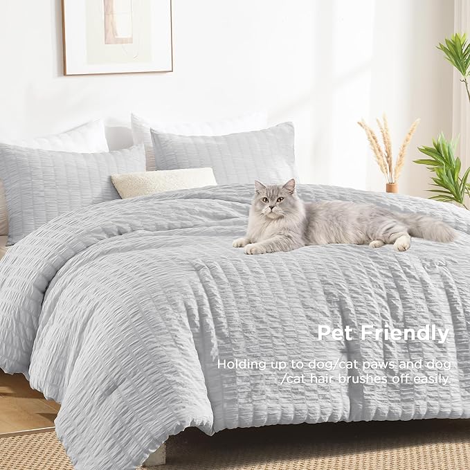 AveLom Light Gray Seersucker Twin/Twin XL Comforter Set (68x90 inches), 2 Pieces-100% Soft Microfiber Lightweight Comforter with 1 Pillowcase, All Season Down Alternative Comforter Set for Bedding