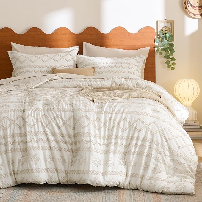Bedsure Tufted Boho Comforter Set Queen Size - Beige Boho Bed Set, GentleSoft™ 3 Pieces Farmhouse Shabby Chic, Home Decor Bedding, Gifts for Woman, Soft Jacquard Queen Comforter for All Seasons