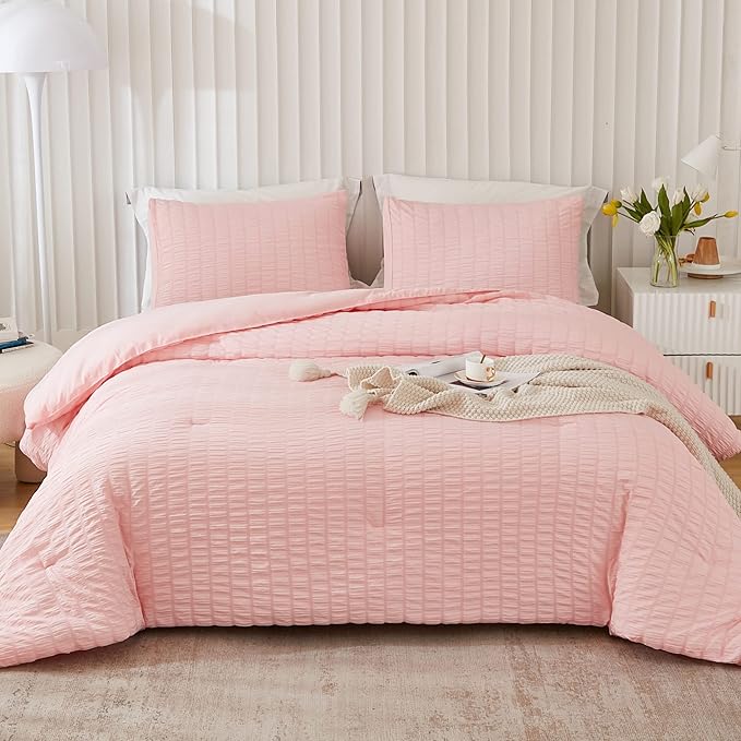 AveLom Blush Pink Seersucker California King Comforter Set (104x96 inches), 3 Pieces-100% Soft Washed Microfiber Lightweight Comforter with 2 Pillowcases, All Season Down Alternative Bedding Set