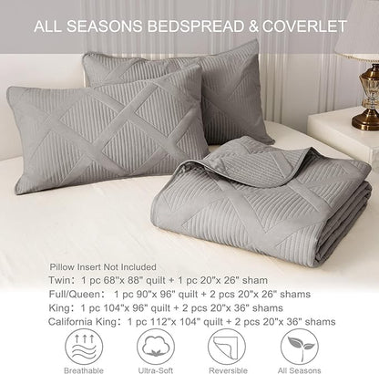 Exclusivo Mezcla Oversized King Quilt Set- Light Grey Cal King Quilts Bedding Set with 2 Pillow Shams, Modern Bedspread with Striped Pattern, Soft Lightweight Bedspreads Coverlets for All Seasons