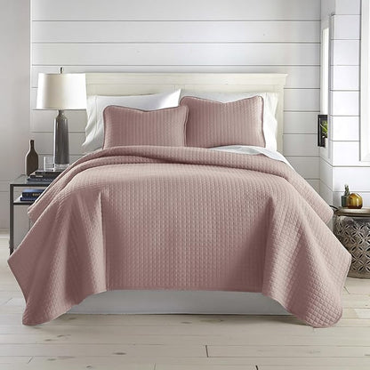 Southshore Fine Living, Inc. Oversized King Quilt Set, Lavender Quilt Bedspread King/California with 2 Matching Pillow Shams, Machine Washable Bedding, Soft & Cozy Coverlet, Lavender