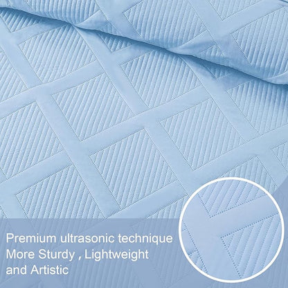 Exclusivo Mezcla King Size Quilt Set with Modern Striped Pattern, 3 Pieces Lightweight Sky Blue Quilts Bedding Set, Soft Bedspreads Coverlets for All Seasons