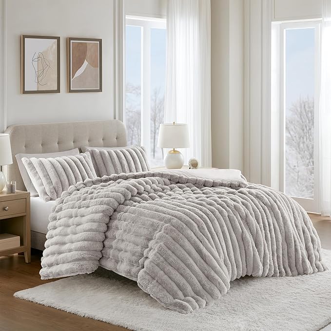 Madison Park Jasmine King Comforter Set, Luxurious Reversible Faux Fur Plush Ribbed Velvet Bedding, Fuzzy Thick Warm Winter Comforter, Super Soft Fluffy 3-Piece Set Light Grey