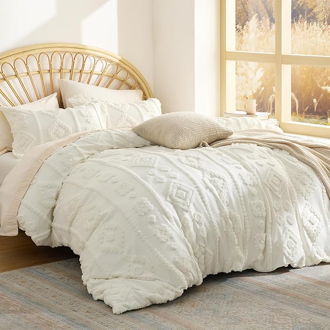 Bedsure Boho Tufted White Comforter Set Queen Size, GentleSoft™ 3 Pieces Boho Farmhouse Decor Bedding, Exquisite Shabby Chic Bedding for All Seasons, 1 Bed Comforter, 2 Pillow Shams, 90x90 Inches