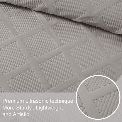 Exclusivo Mezcla King Quilt Set- Light Grey Quilts Bedding Set with 2 Pillow Shams, Modern King Bedspread with Striped Pattern, Soft Lightweight Bedspreads Coverlets for All Seasons