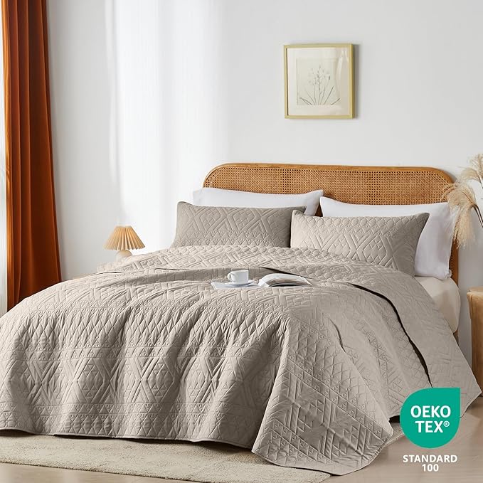 akkialla Full/Queen Quilt Set, Taupe Lightweight Microfiber Bedspread Coverlet, Boho Geometric Pattern, Soft All-Season Bedding, 3-Piece (1 Quilt, 2 Pillow Shams) | Breathable fabric, Modern style