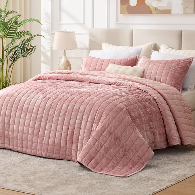 BEDELITE Velvet Quilt Set Queen Size - Luxury Velvet Comforter Bedding Set 3 Pieces, Lightweight Soft Cozy Rose Pink Oversized Bedspread Coverlet for All Seasons with 2 Pillow Shams