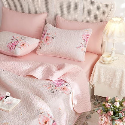 Wake In Cloud - Shabby Chic Quilt Set, Floral Coquette Cottagecore Farmhouse Vintage Flowers, for Women Teen Girls, Reversible Lightweight Bedspread Coverlet, 3 Pieces, Light Pink, Twin/Twin XL Size