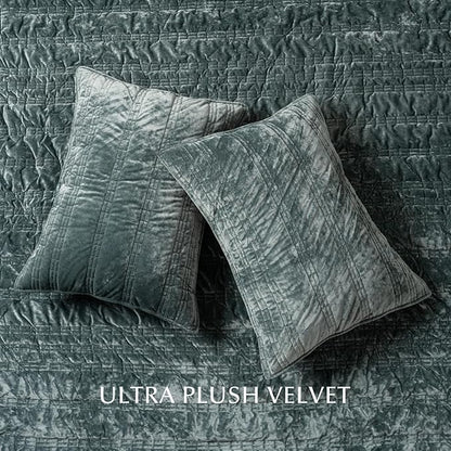 EVERGRACE Luxury Ruched Velvet Quilt Queen Size, Ultra Soft Bedspread Coverlet Set, Lightweight Velvet Comforter, Quilted Bedding Cover with 2 Matching Shams for All Season, Dark Green
