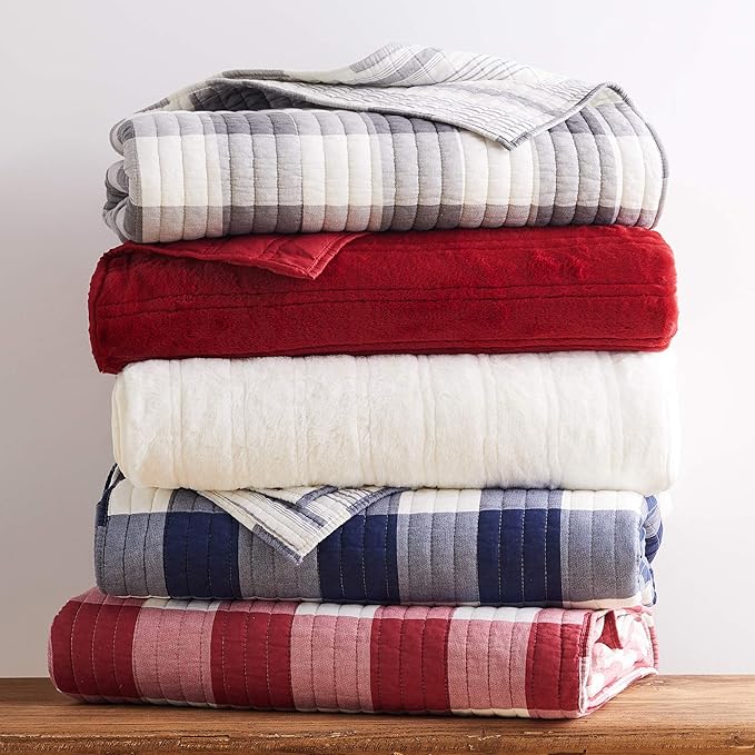 Levtex Home - Camden Quilt Set -Full/Queen Quilt + Two Standard Pillow Shams - Buffalo Check in Red and Cream - Quilt Size (88 x 92 in.) and Pillow Sham Size (26 x 20 in.)- Reversible Pattern -Cotton