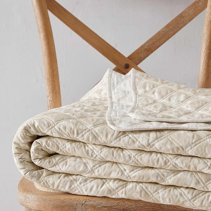 Martha Stewart - Twin Quilt Set, 100% Cotton Reversible Bedding Set, Incredibly Soft Feel for Year Round Comfort, 2 Piece Bed Set with Matching Pillowcase (Layered Branches Beige)