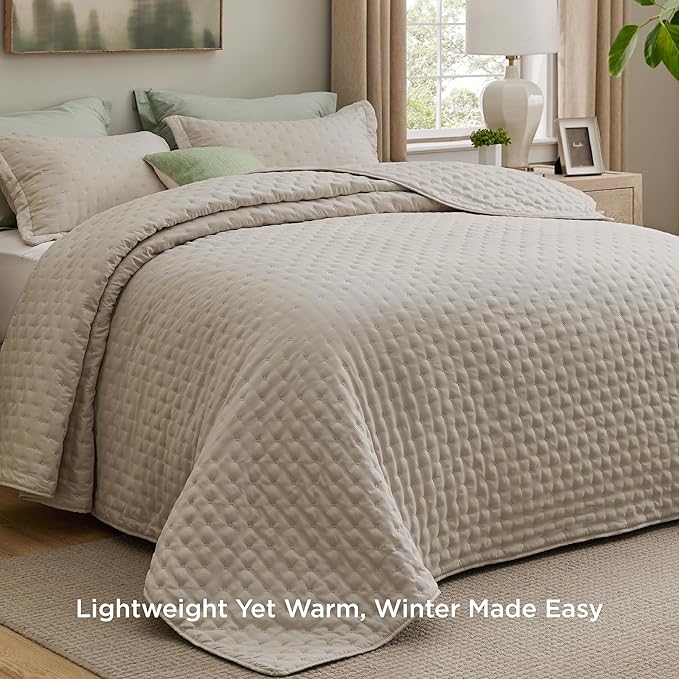 Bedsure Twin Quilt - Ultra Soft Twin XL Quilt Bedding for Dorm Decor, Lightweight All-Season Comforter, Linen Bedspread Coverlet with Clover Pattern, 68 x 86 Inches | Stitch-Free Quilting, Ultra Soft, Lightweight, Machine Washable, Pet-Friendly