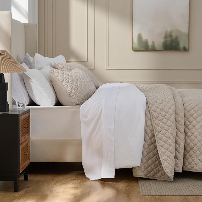Bedsure Quilts Queen Size - Lightweight Bedspreads Queen Size with Classic Honeycomb Quilting, Soft Quilt Bedding Set, Taupe Comforter Set Coverlet for All Seasons with 2 Pillow Shams (90" x 96") | Skin-Friendly Soft, All-Season Comfort, Breathable, Li...